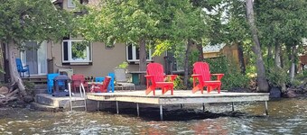 Rustic Pines Waterfront Cottage *CLEAR WATER*