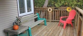 Rustic Pines Waterfront Cottage *CLEAR WATER*