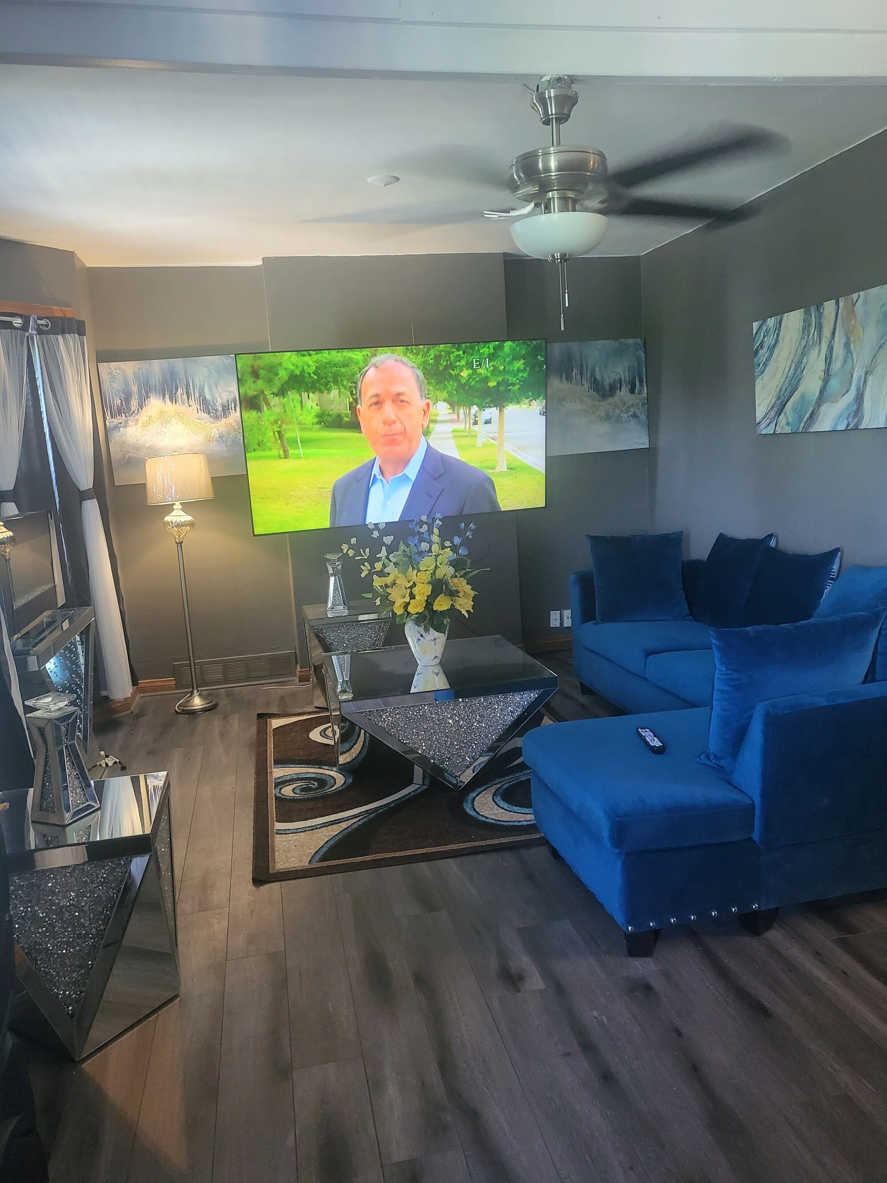 "Nice 3-Bedroom Duplex: Prime Location Near City Attractions and Freeway"