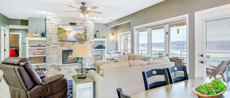 Fernseher, Kamin, DVD-Player, Stereoanlage