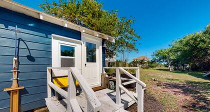 Dog-friendly home with washer/dryer & free WiFi - 3 miles from beach access