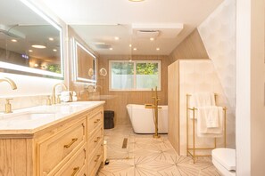 Rainfall showerhead, hair dryer, towels