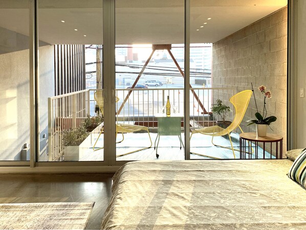 1 bedroom, desk, WiFi, bed sheets