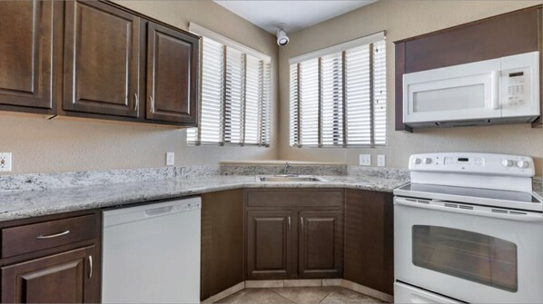 Dishwasher, coffee/tea maker, toaster, blender