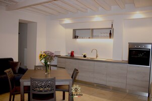 Family Townhome | Private kitchen | Electric kettle, highchair