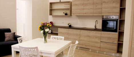 Maison mitoyenne Exécutive | Cuisine privée | Bouilloire électrique, chaise haute