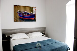 Executive Townhome | 2 bedrooms, Frette Italian sheets, premium bedding, in-room safe