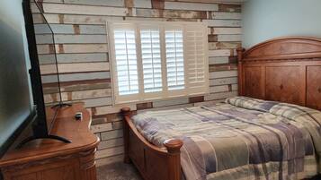 4 bedrooms, WiFi, bed sheets, wheelchair access