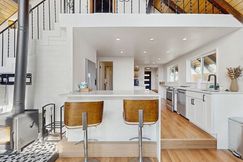 Amazing dog-friendly mountain view home with hot tub, wood stove, patio, & deck