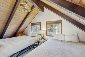 2 bedrooms, internet, bed sheets - Amazing dog-friendly mountain view home with hot tub, wood stove, patio, & deck (Grand Lake)