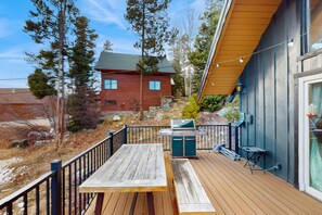 Outdoor dining - Amazing dog-friendly mountain view home with hot tub, wood stove, patio, & deck (Grand Lake)