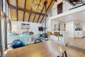 TV - Amazing dog-friendly mountain view home with hot tub, wood stove, patio, & deck (Grand Lake)