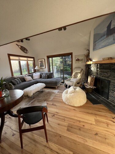 VT Chique Townhouse, Walk to Rec Path, Breweries & Restaurants 10 min to Resort.