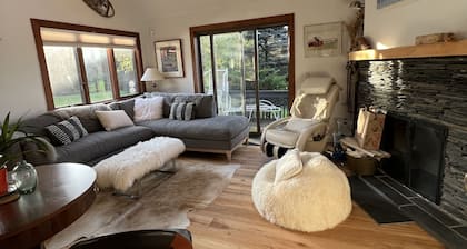 VT Chique Townhouse, Walk to Rec Path, Breweries & Restaurants 10 min to Resort.