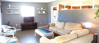 Comfy home in safe neighborhood, close to the airport shopping dinning and more!