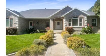 Cheery and Bright four Bedroom Walkout Basement
