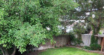 Sunset Retreat w/ room for everyone. Pet-Friendly!
