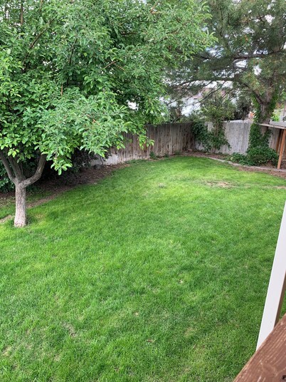 Sunset Retreat w/ room for everyone. Pet-Friendly!