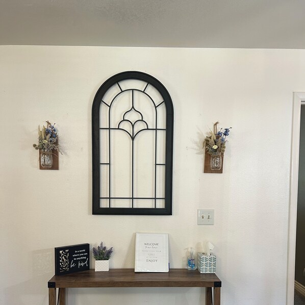 Interior - Sunny Days w/ room for everyone. Pet-Friendly! (Pocatello)