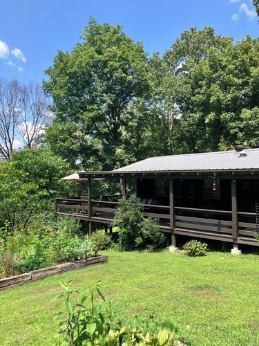 Peaceful and private cabin close to the Little Buffalo River.