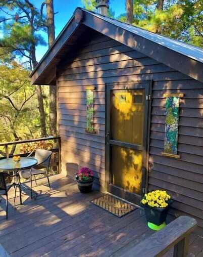 Peaceful and private cabin overlooking the Little Buffalo River.