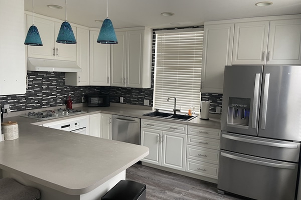 Frigorífic, microones, forn i placa de cuina