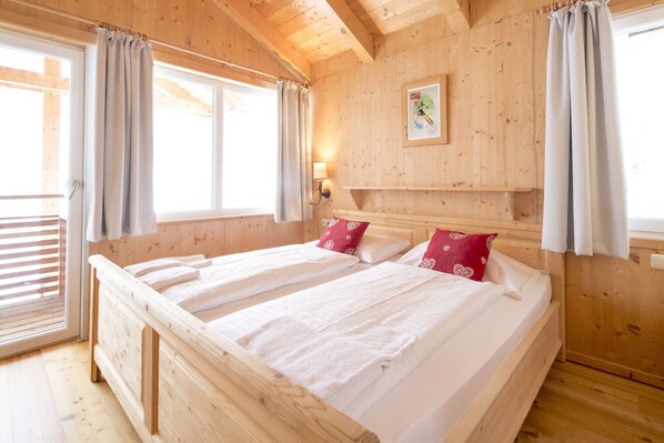 4 bedrooms, free WiFi, bed sheets