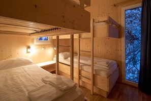 6 bedrooms, free WiFi, bed sheets