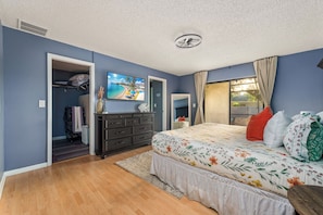 4 bedrooms, desk, iron/ironing board, travel cot