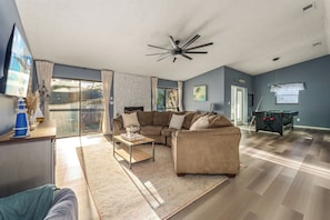 Smart TV, fireplace, ping pong, computer monitors