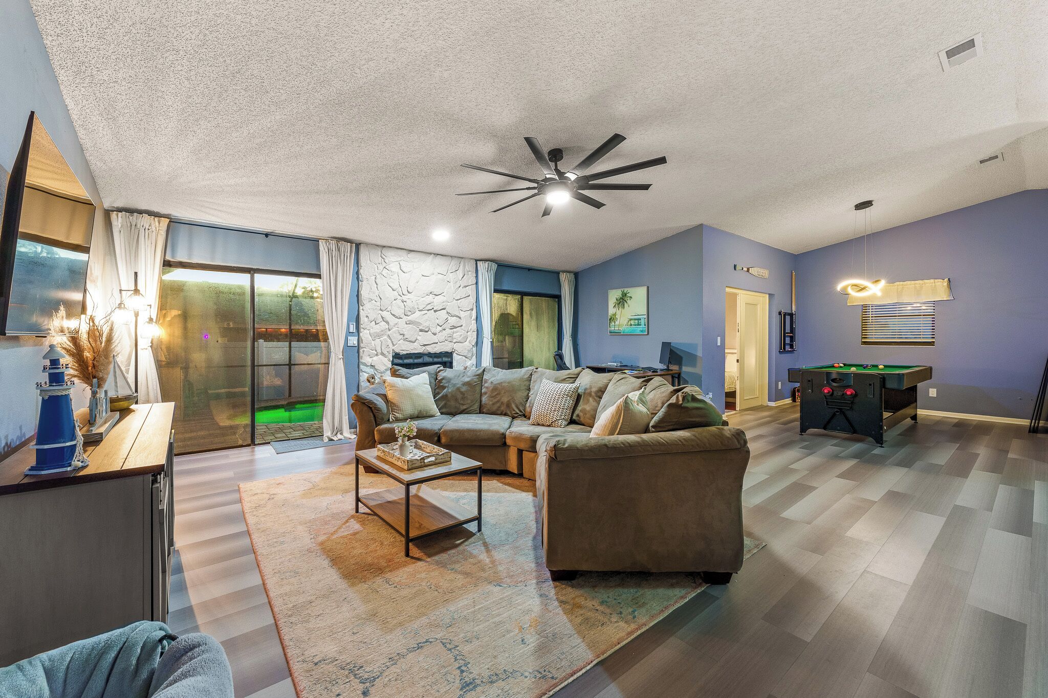 Smart TV, fireplace, ping pong, computer monitors