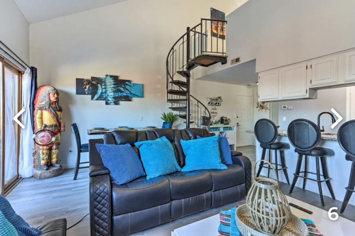 Smart-TV, peis og bøker