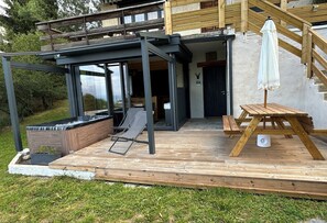 Outdoor dining - Can Sansa Appartement 4 Avec Jacuzzi Dans Maison Pyrénéenne (Font-Romeu-Odeillo-Via)