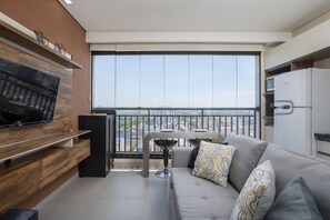 Apartment | Living area | 40-inch TV with satellite channels - Vita Bom Retiro (São Paulo)