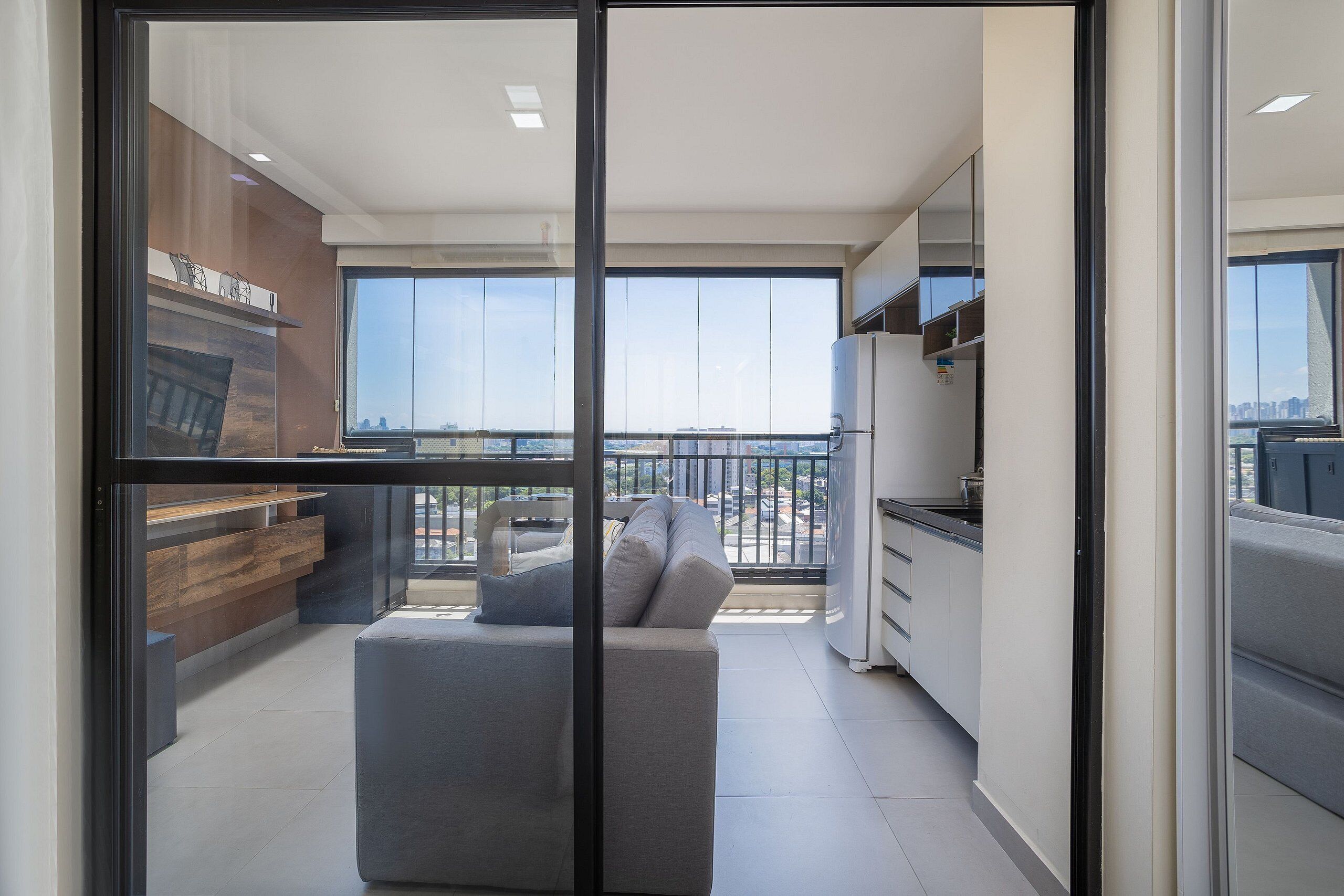 Apartment | Living area | 40-inch TV with satellite channels