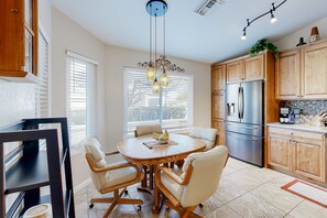 冰箱、微波炉、烤箱、炉灶