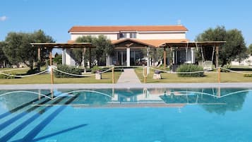 Appartement Supérieur, 2 chambres, salle de bains privée, vue piscine | Terrasse/Patio
