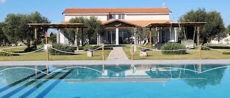 Superior Apartment, 2 Bedrooms, Private Bathroom, Pool View | Terrace/patio