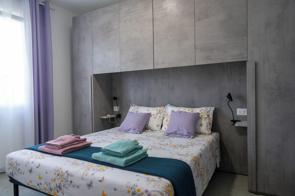 Superior-Apartment, 2 Schlafzimmer, eigenes Bad, Poolblick | 2 Schlafzimmer, schallisolierte Zimmer, kostenloses WLAN, Bettwäsche