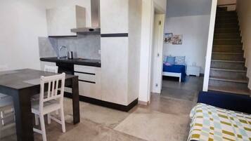 Superior Apartment, 2 Bedrooms, Private Bathroom | 2 bedrooms, soundproofing, free WiFi, bed sheets