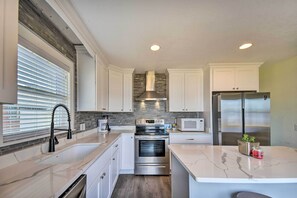 Fridge, microwave, stovetop, dishwasher - Portsmouth Waterfront Vacation Rental w/ Deck (Portsmouth)