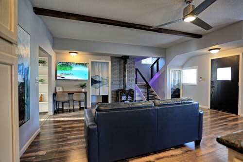 3 Kings & 1 Queens, Sparks Vacation Vibes