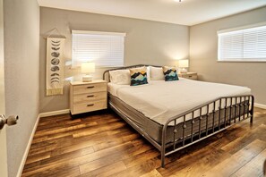 3 Schlafzimmer, Schreibtisch, Bügeleisen/Bügelbrett, WLAN