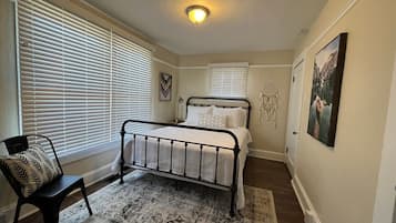 3 slaapkamers, een bureau, een strijkplank/strijkijzer, gratis wifi