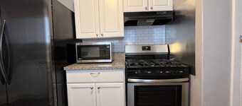 ❤ of Victorian Square, Sparks Vacation Vibes