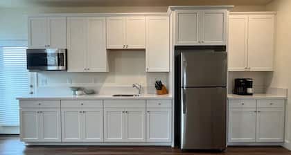 Lakeview Retreat: Golf, Fish, & Explore the Trails