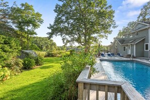 室外游泳池，恒温泳池