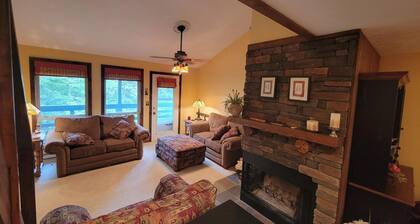 Cozy Loft nestled atop of Snowshoe