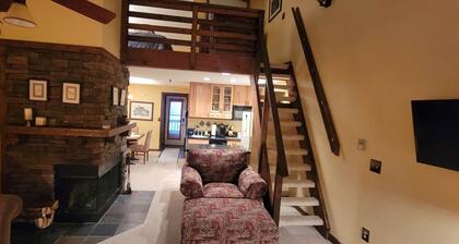 Cozy Loft nestled atop of Snowshoe