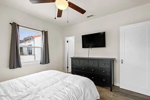 2 bedrooms, iron/ironing board, free WiFi, bed sheets